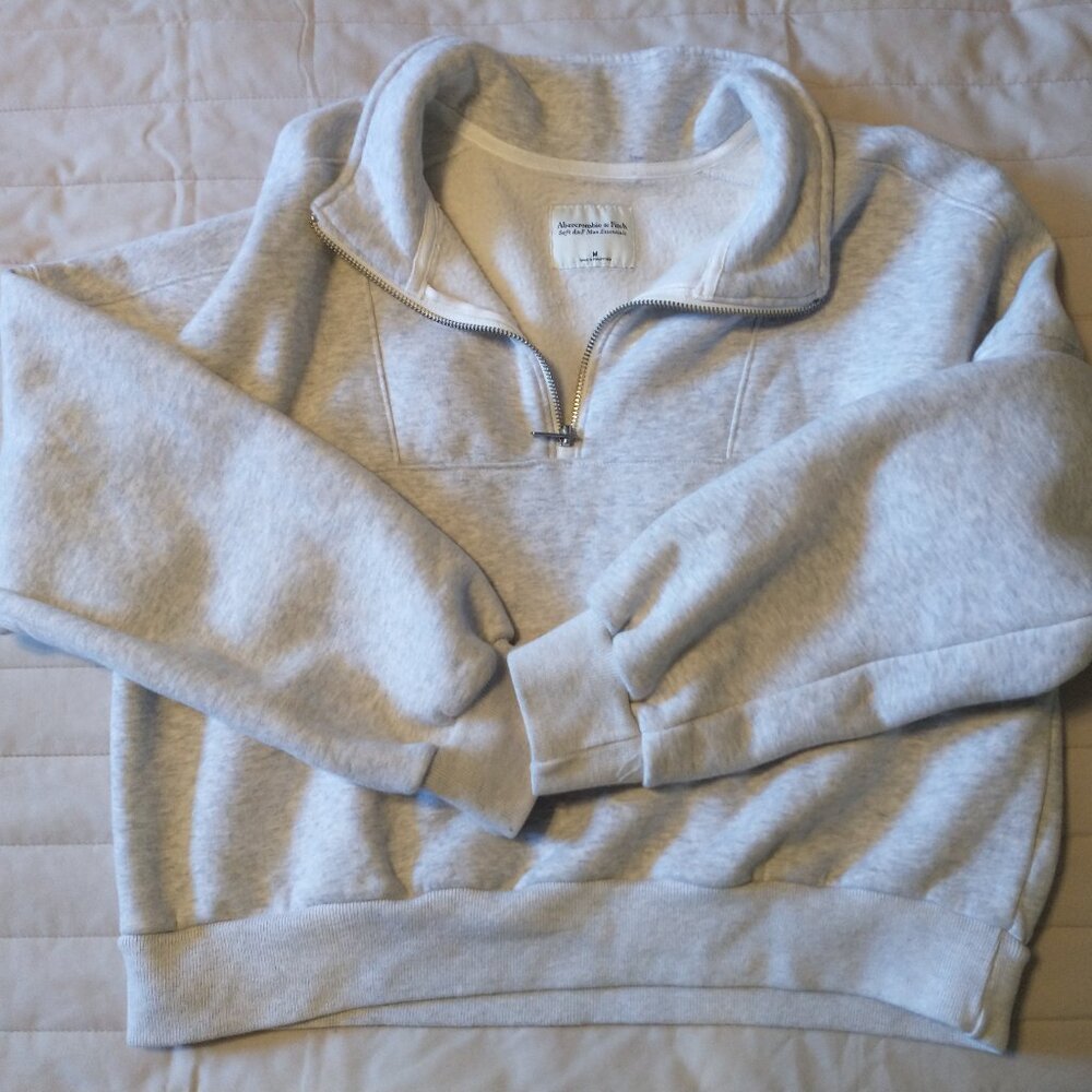 Abercrombie & Fitch sweatshirt